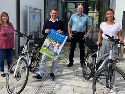 Mit gutem Beispiel voran: Bürgermeister Stefan Floerecke und sein Team warten nur noch auf den Startschuss. Auf dem Bild von links nach rechts:
Andrea Meßmer (Bauamt), 1. Bürgermeister Stefan Floerecke, Markus Pree (Leiter der Hauptverwaltung), Bianca Pöschl (Öffentlichkeitsarbeit)