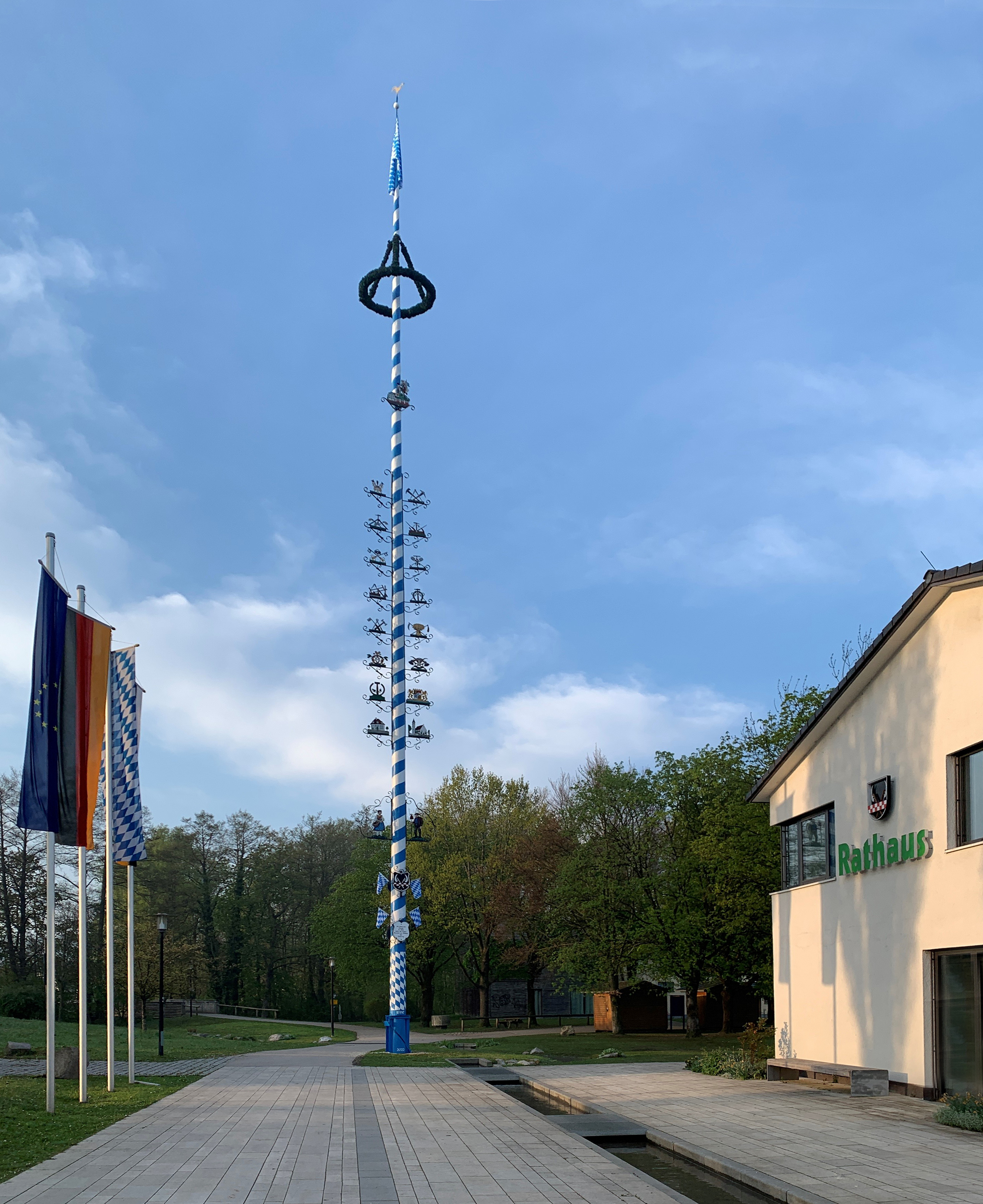 Wir haben endlich wieder einen Maibaum