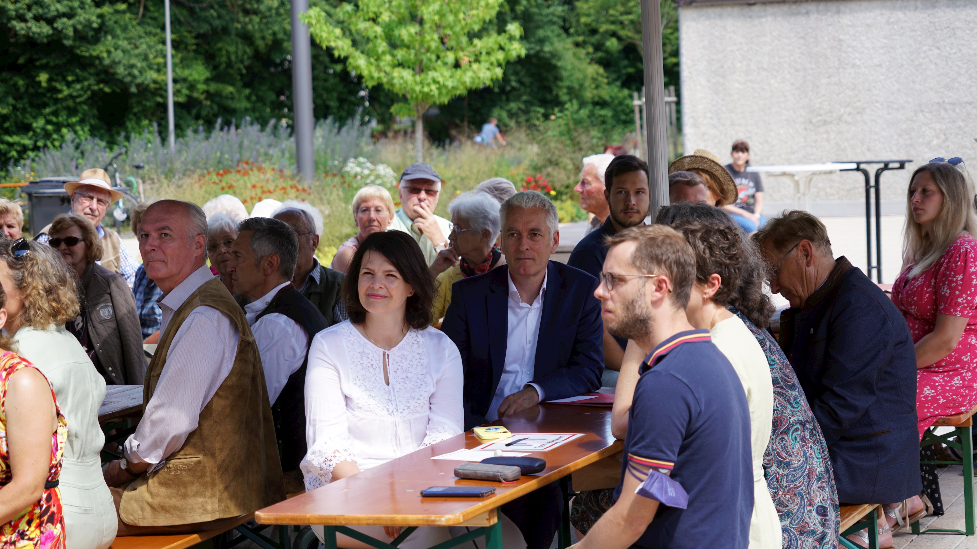 Leider haben wir keinen Alternativtext zu diesem Bild, aber wir arbeiten daran.