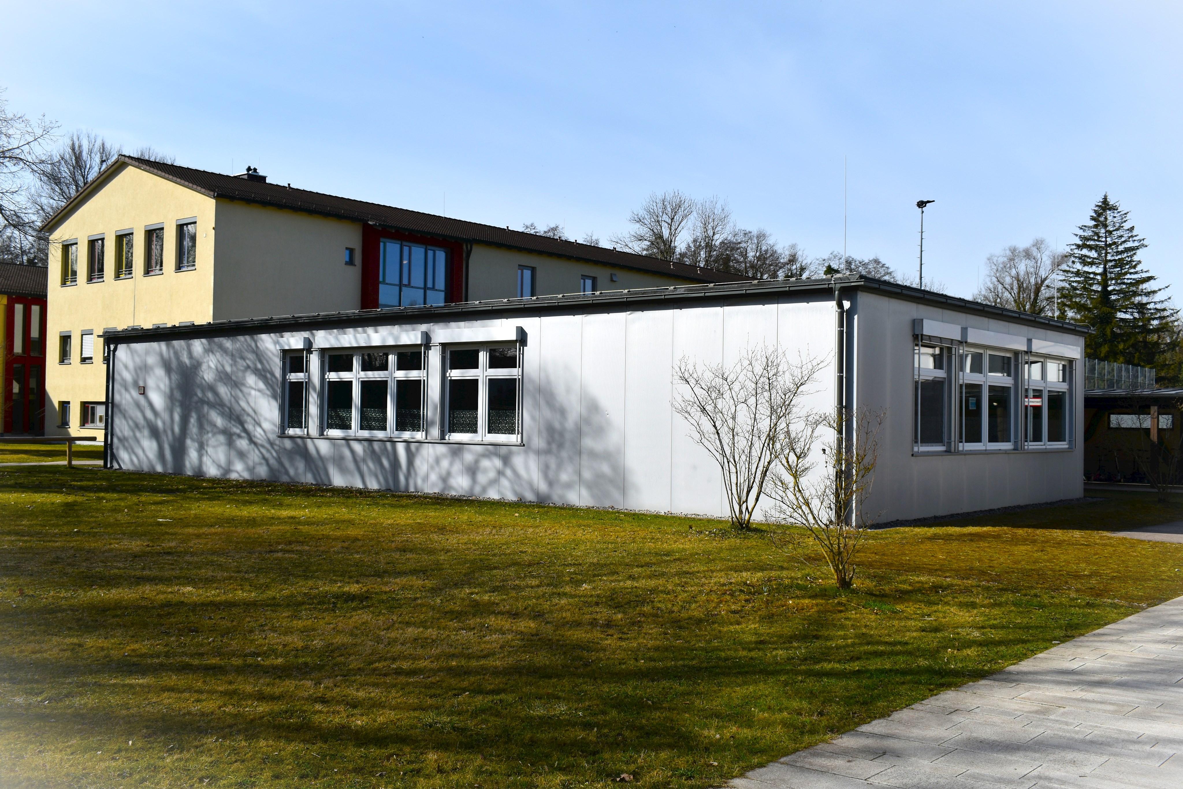 Träger für Kindertagesstätte im Schulpavillon Emmering gesucht!